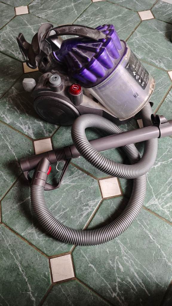 Dyson dc32 hoover 