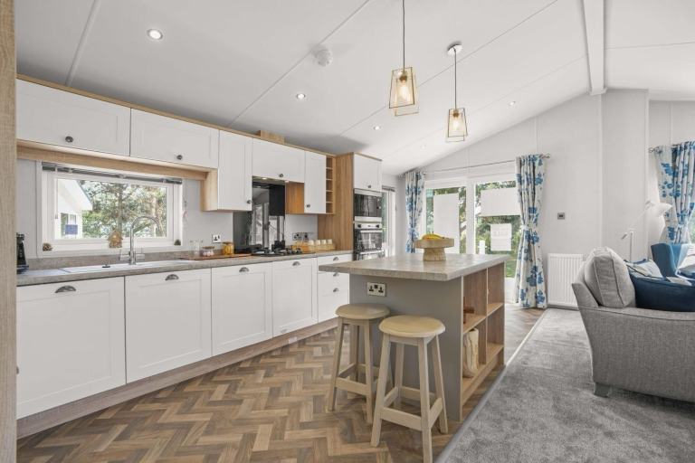 LUXURY LODGE FOR SALE AT BROADLAND SANDS - 11.5 MONTH OWNER SEASON!