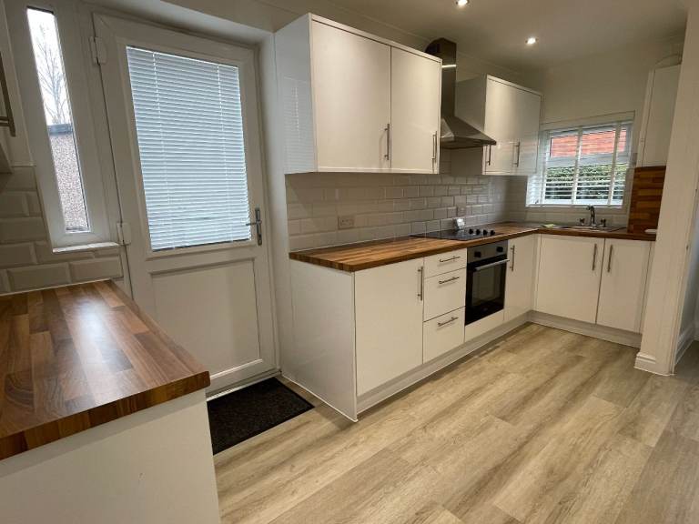 TO LET - 3 Bedroom Semi-Detached House in Wortley (LS12)