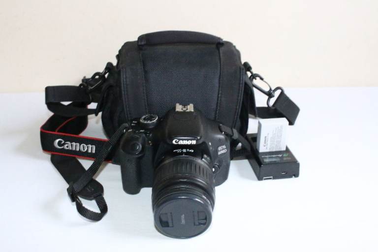 Canon EOS 600D 18MP DSLR Camera - (Kit EF-S 18-55mm Lens