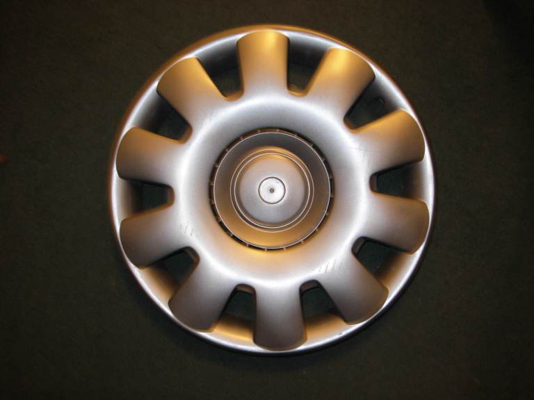 VW Golf mark 4 hubcap