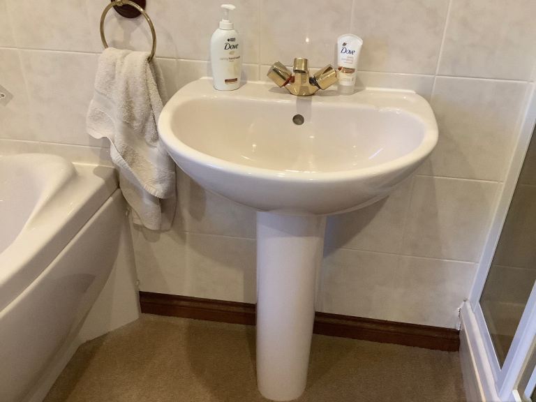 Whisper peach Ideal Standard bathroom