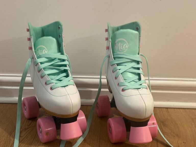 Mia roller skates  uk size 13 to 2