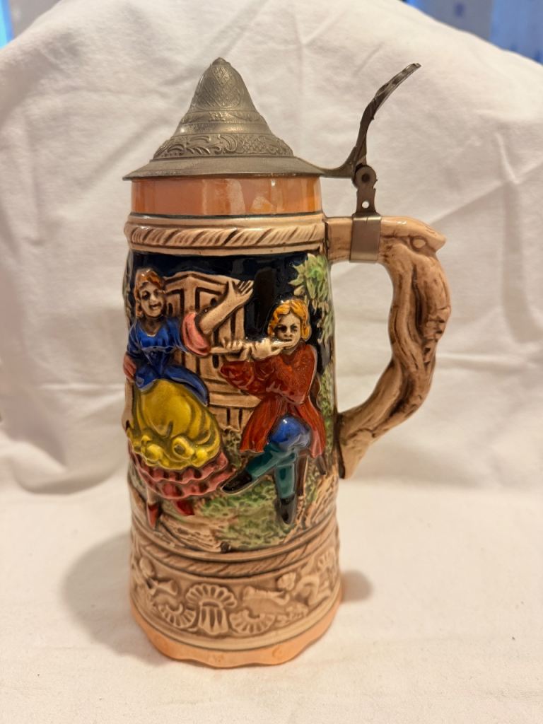 Vintage Musical Beer Stein – German Style with Lid & Alpine Scene