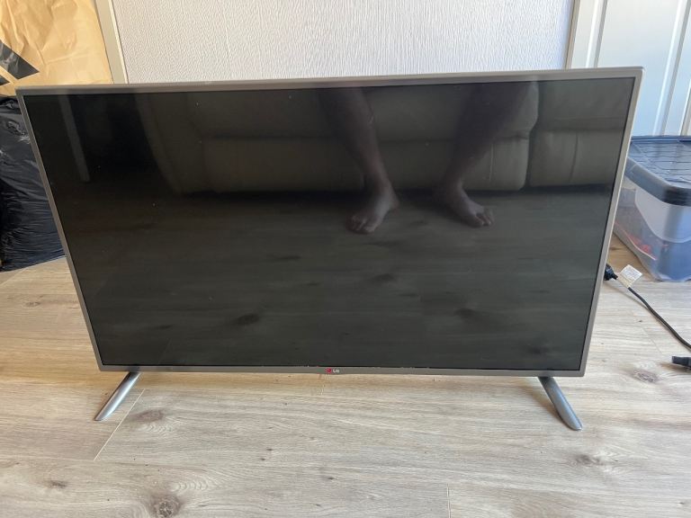 LG 42-Inch Smart TV – Working With Screen Fault