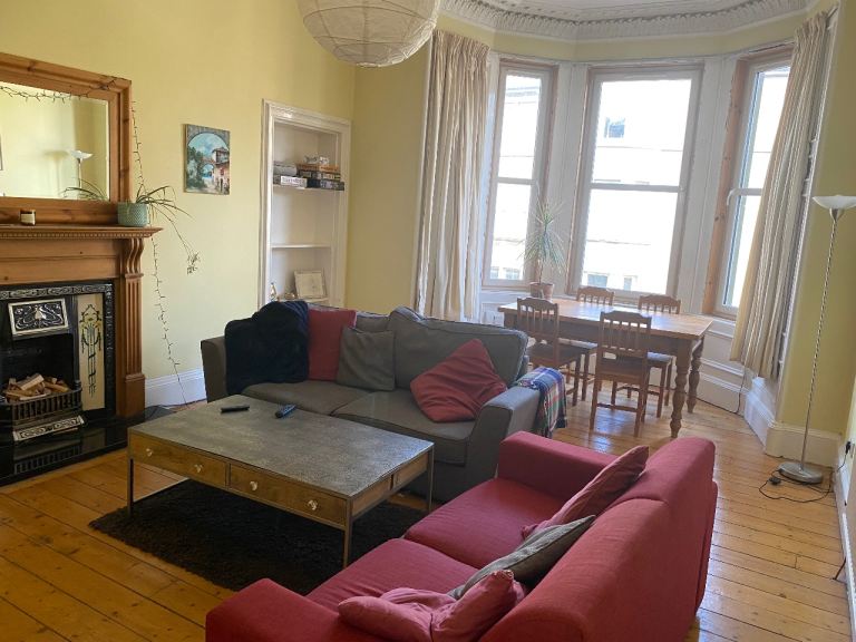 To Let - Very Large 2 Bed Polwarth Crescent Flat
