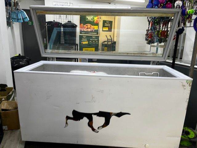 GLASS LID COMMERCIAL/CATERING (500L) DISPLAY CHEST FREEZER IN EXCELLENT WORKING CONDITION
