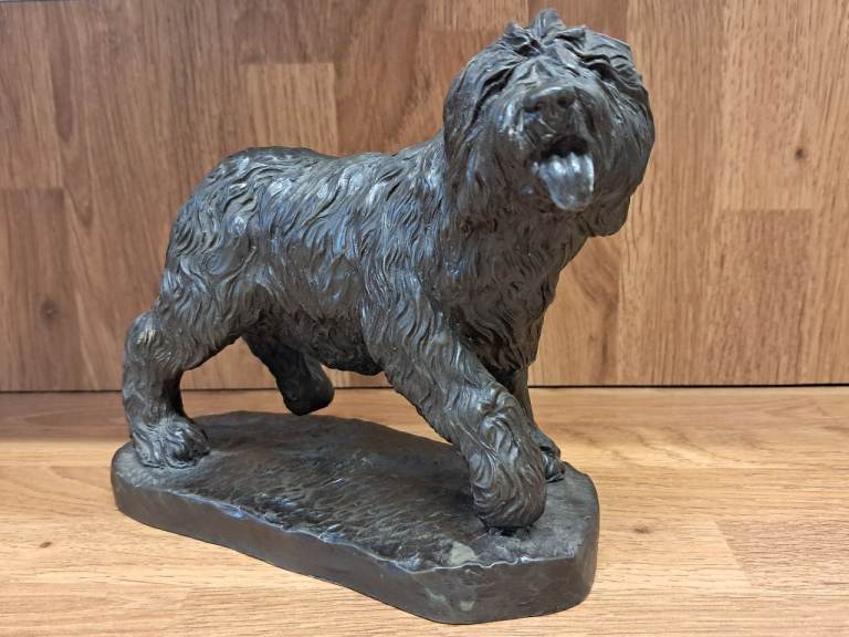 Vintage cold cast bronze figurine of an Old English Sheepdog. Measurements on pictures. 