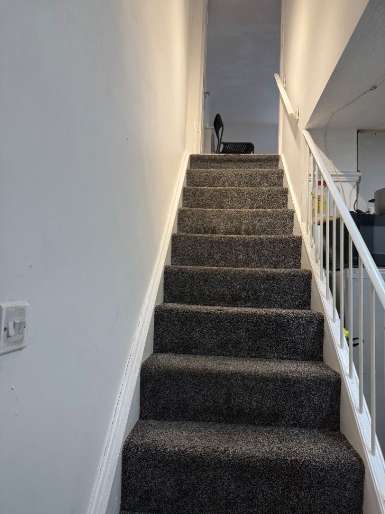 🏠 2-Bed Flat – Hyde Market Street Available Now