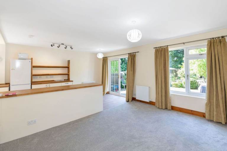 Fantastic, 3 bedroom, family home in Carrick Knowe, unfurnished – available NOW