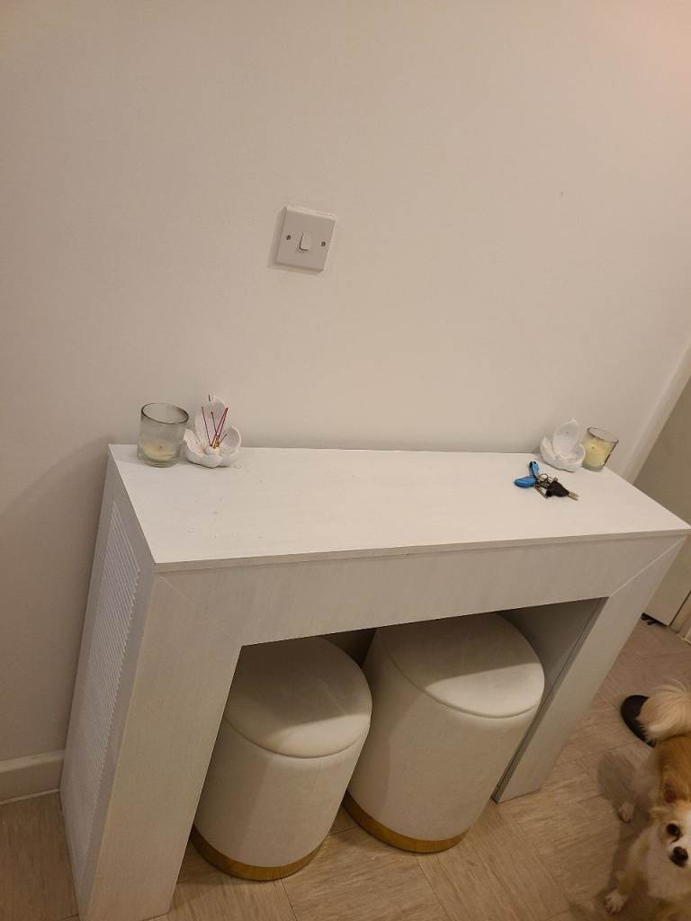 Urgent Gorgeous Console table in white collection asap