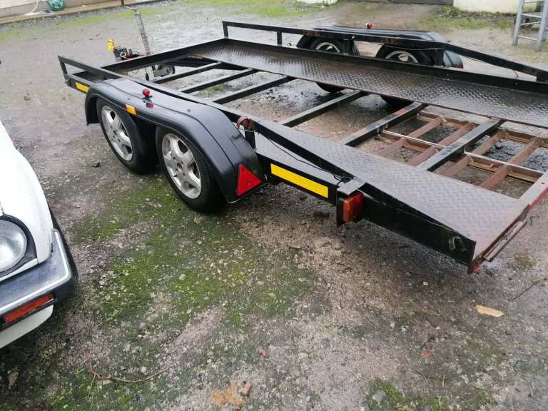 Vehicle transporter trailer 