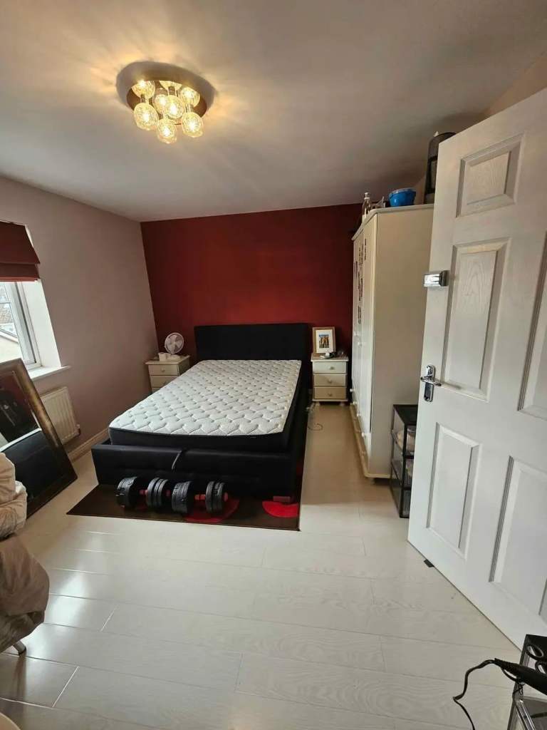 Large double bedroom to rent