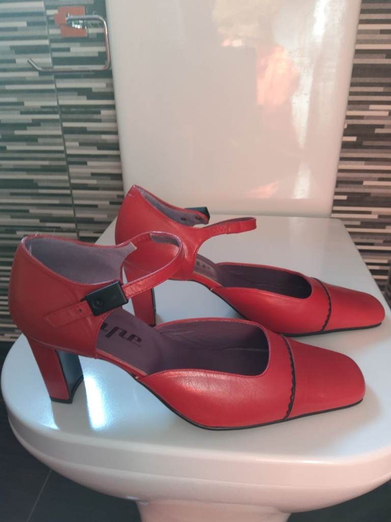 Gorgeous Red Leather Shoes With Black Detail. Size 5.