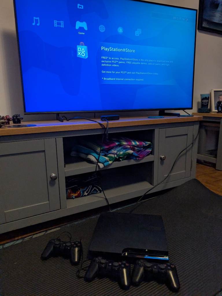 Ps3 slim 160gb with 3 PS controllers, HDMI and leads