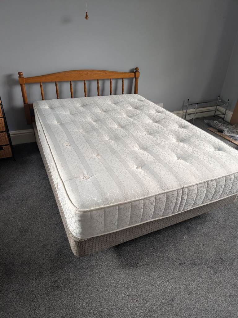 Double Bed with Wooden Headboard and Mattress – Good Condition