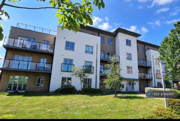 2 bedroom flat in Bracknell, Bracknell, RG12 (2 bed) (#1694110)