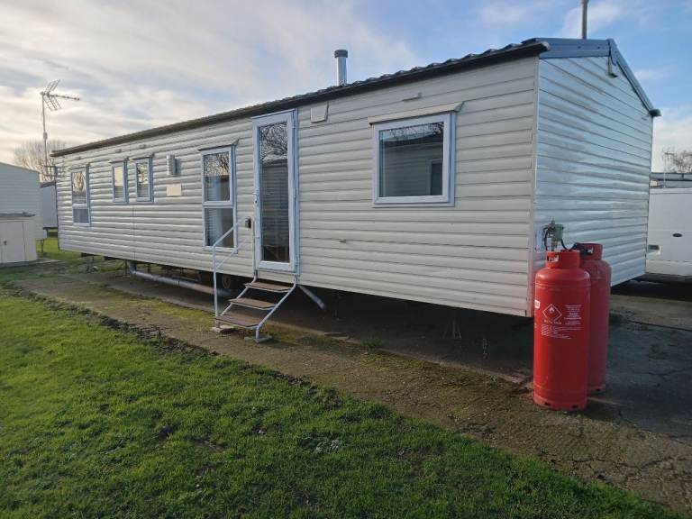4 bedroom caravan for hire on Seawick Holiday Park near Clacton-on-Sea