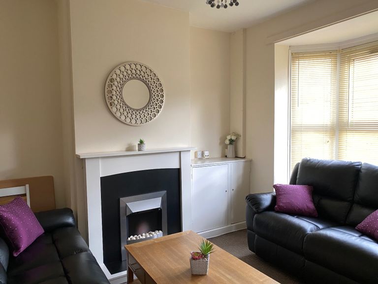 2 bedroom house with 2 living rooms to exchange in small heath