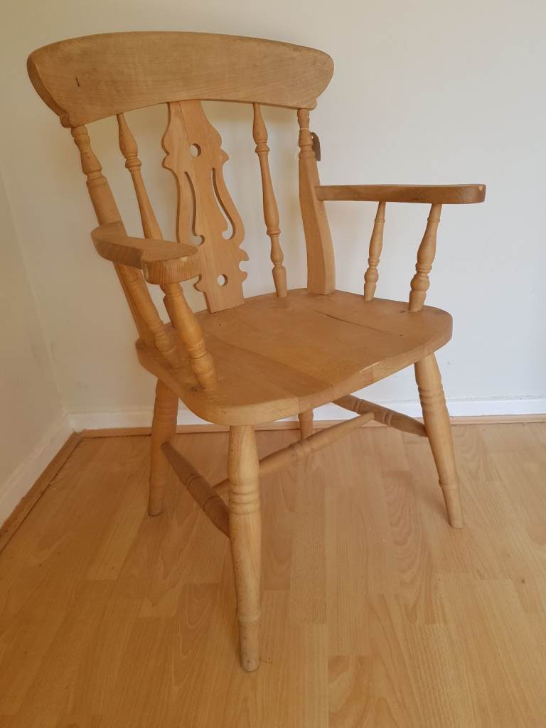 Carver Farmhouse dining chair with fiddle back detail