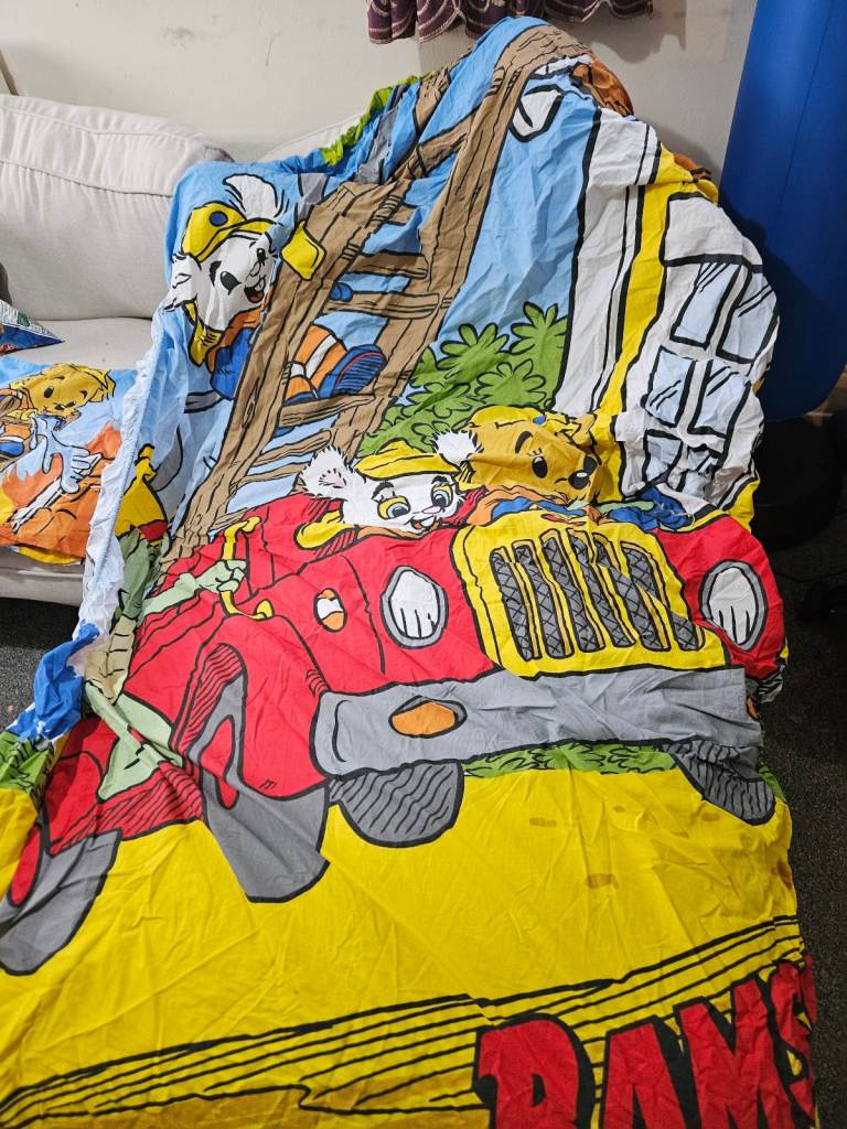 Single fitted bedsheet with pillow cover