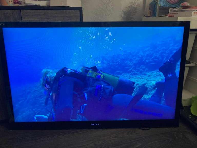 Sony Bravia 46 inch KDL-46NX713 lcd tv with freeview slim design and crack proof