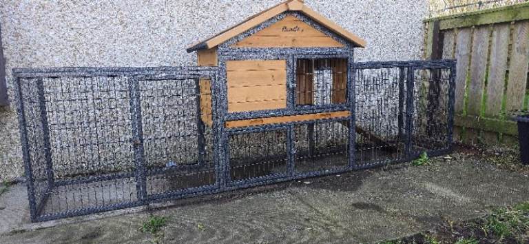 Paw Hut Outdoor Rabbit Hutch with Run