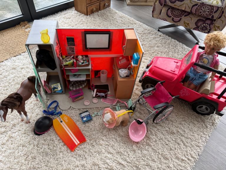 Our Generation Vet Clinc, horse, dogs, jeep, doll and Wheelchair