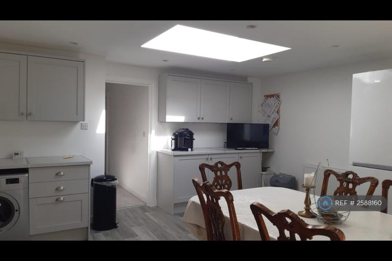 1 bedroom in Streatham, Streatham, SW16 (#2588160)