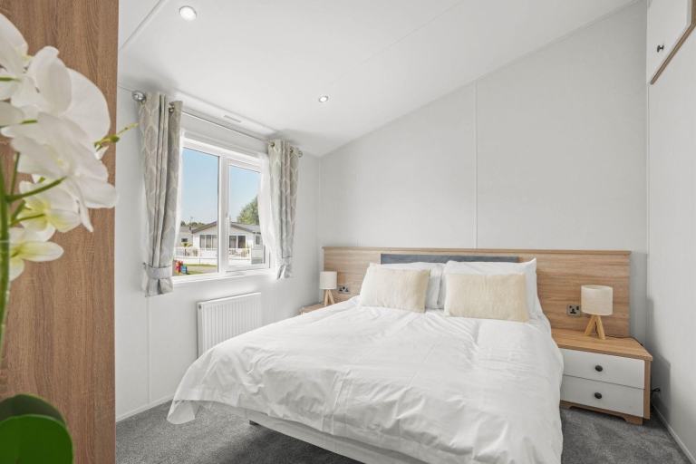 LUXURY LODGE FOR SALE AT BROADLAND SANDS - 11.5 MONTH OWNER SEASON!