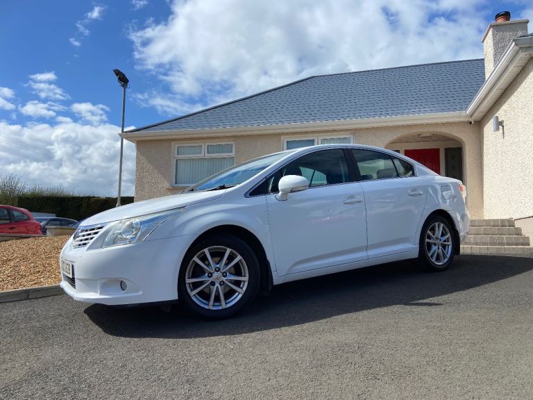 2011 Toyota, AVENSIS, 1.8 VVTI  4 door Saloon, 6 speed motd excellent condition 