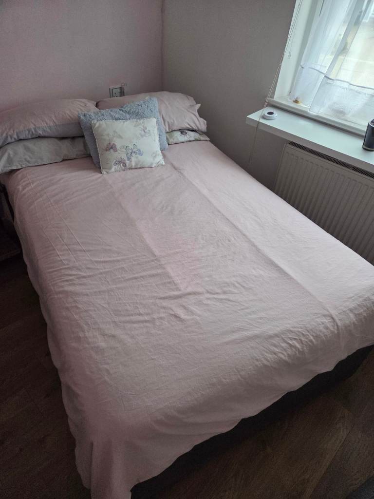 Almost new small double bed
