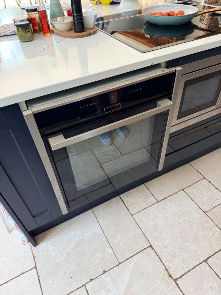 Neff Integrated slide and hide Oven with CircoTherm Function – Good Condition