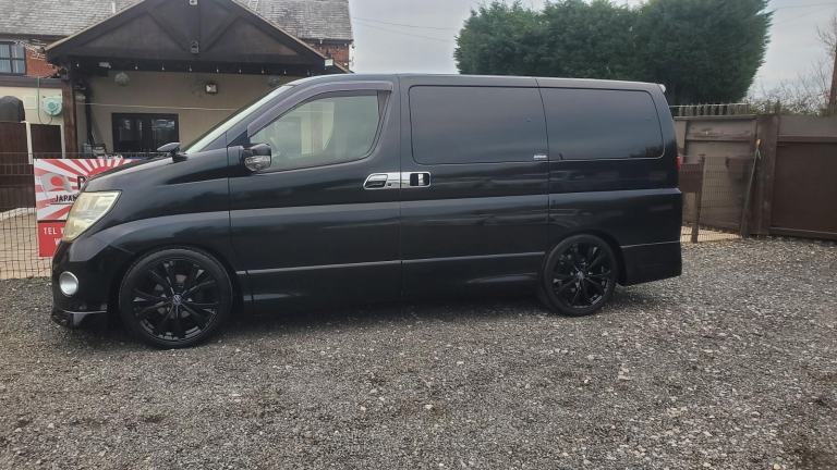 Nissan Elgrand e51 3.5 automatic 8 leather seater refurbed 19 alloys in black 
