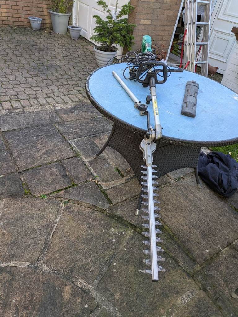 image for Extendable long reach garden hedge trimmer (free delivery possible)