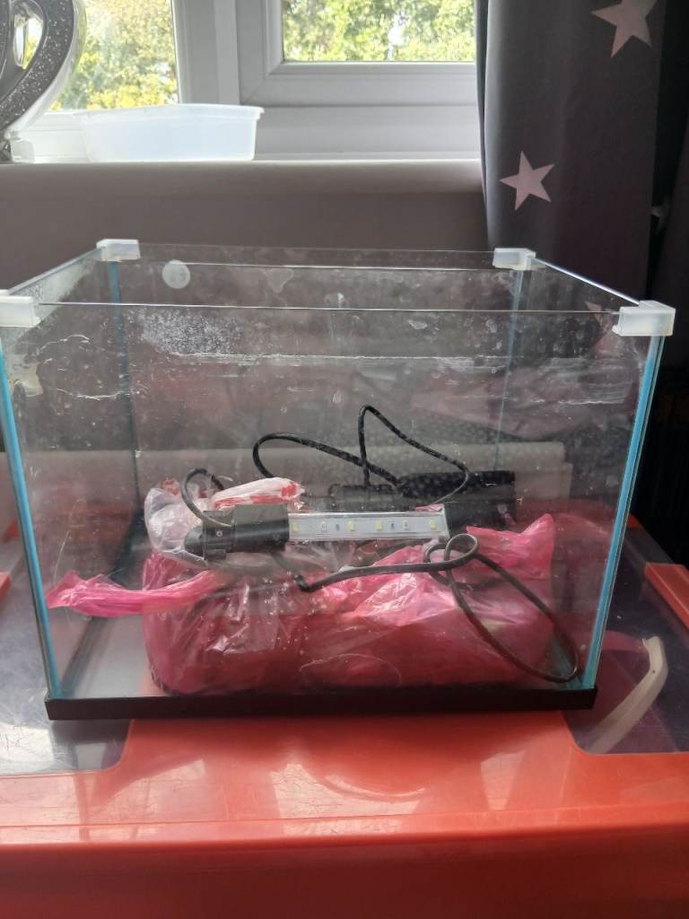 Small Glass Aquarium with Filter and LED Light – Good Condition