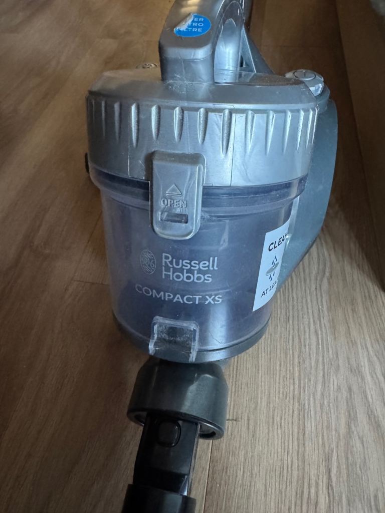 Vacuum cleaner Russel Hobbs XS