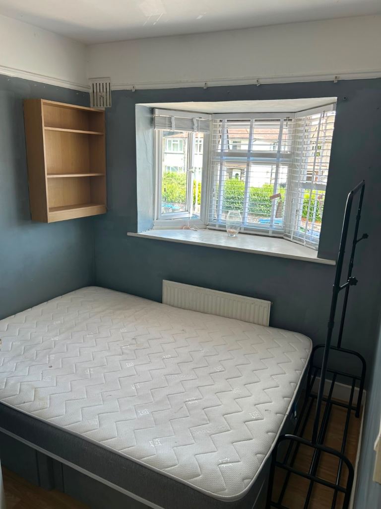 SINGLE ROOM