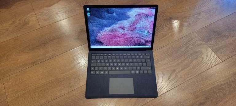 Microsoft Surface Laptop Gen3 touchscreen 512gb SSD 16gb ram Intel Quad core i7 10th generation pro