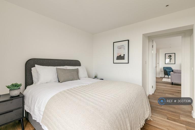 1 bedroom flat in Berkshire House, Maidenhead, SL6 (1 bed) (#3037336)