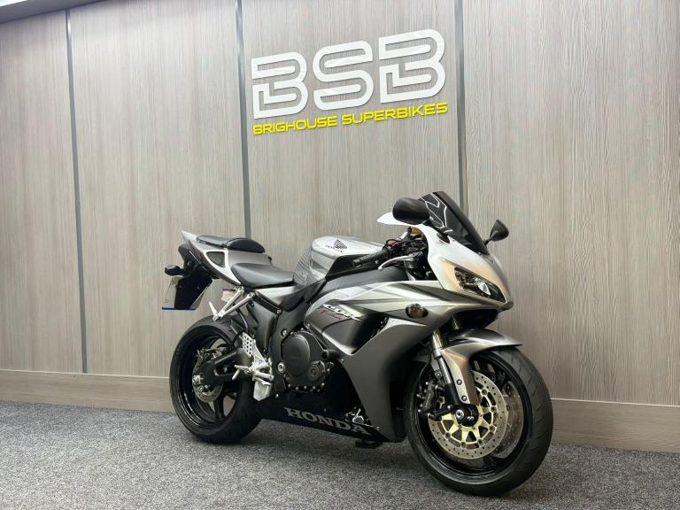 2006 06 Honda CBR1000RR Fireblade RR6 - LOW MILES! FRESH SERVICE