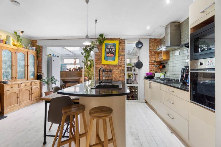 4 bed Terraced House with conservatory, parking and a big conversion, extension potential