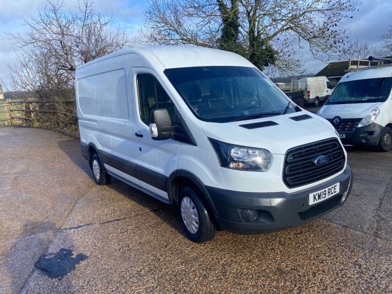 NO VAT.FORD TRANSIT MWB MEDIUM ROOF L2H2 2019. WET BELT DONE RECENTLY.REV CAMERA S/HISTORY