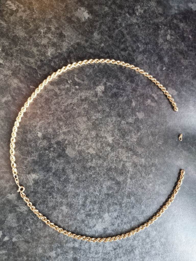 9ct Yellow Gold Twisted Rope Chain Necklace 19" INCHES 48cm broken needs repair 