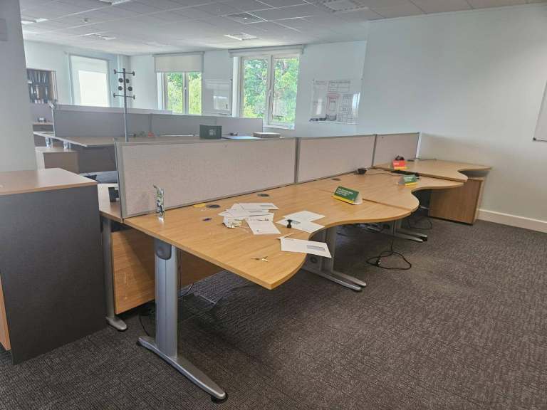 JOBLOT Office Furniture SURPLUS STOCK For Sale Over 500 Desks/Chairs/Cabinets/Cupboards/Tables 5