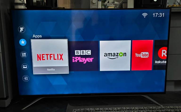 Smart TV 65 inch Fully working order