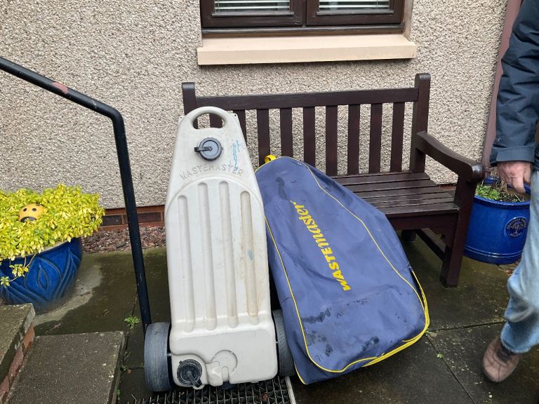 Wastemaster container with cover 