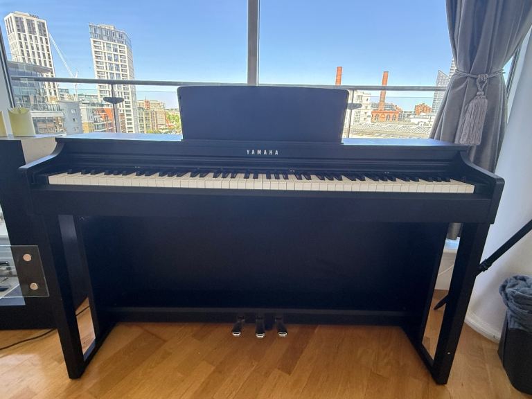 For sale Yamaha piano CLP 525