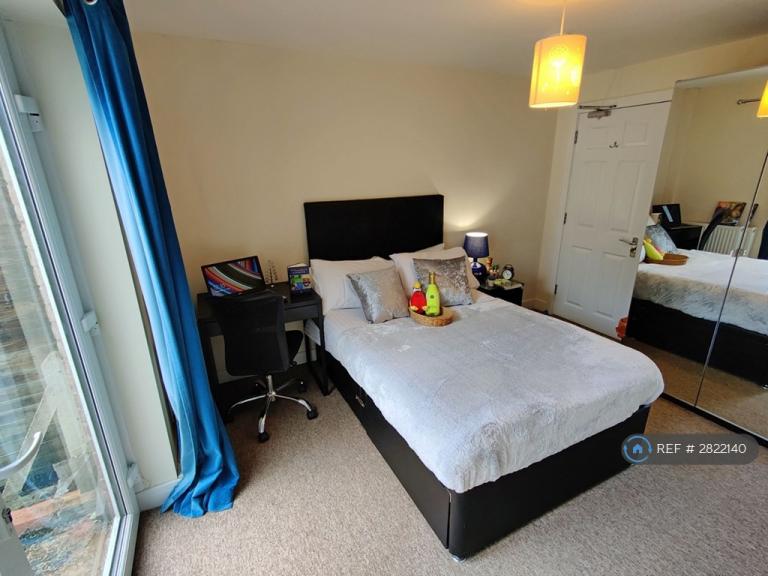 1 bedroom in Laburnum Road, Woking, GU22 (#2822140)