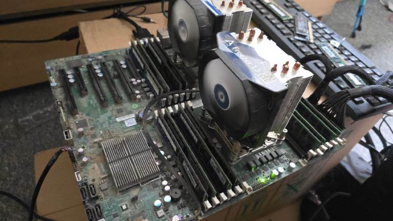 Supermicro X9DRI-LN4F+ 128GB RAM Dual Xeon 2643V2 server